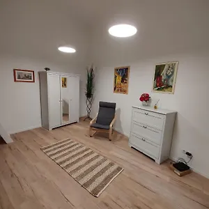 https://calm-artistic-apartment-9th-distric-central-city.inbudapesthotels.com